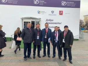 Айсен Николаев принял участие в пленарном заседании Российской энергетической недели