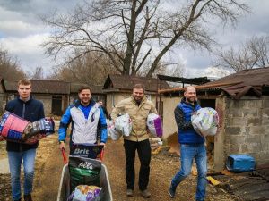 Мы в ответе за тех, кого приручили молодогвардейцы оказали помощь приютам во Всемирный день бездомных животных