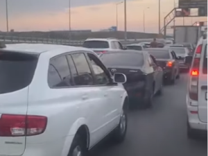 Сегодня по Крымскому мосту идут поезда и едут машины