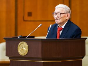 Государственные награды вручил в День Конституции РФ глава Якутии