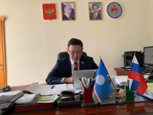 Министр образования и науки Якутии провел классный час в День Республики