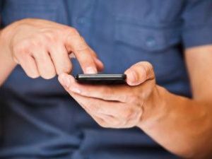 Житель Якутии полчаса разговаривал с мошенниками. С его карты сняли 37 тысяч рублей