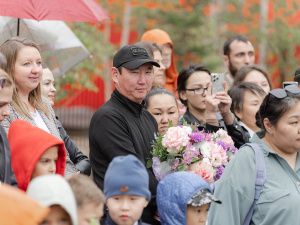 Евгений Григорьев поздравил школьников с Днем знаний