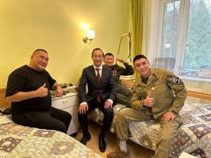 Айсен Николаев посетил военнослужащих якутян в реабилитационном центре санатория «Бэс Чагда»