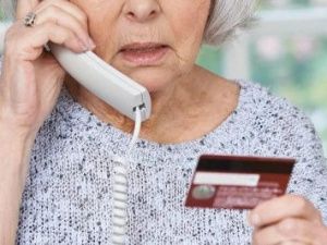 В Якутске пенсионерка оформила пять кредитов и перевела мошенникам почти два миллиона рублей