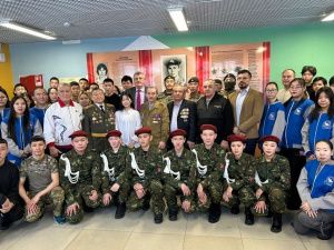 В Якутске возложили цветы к памятнику Владимиру Калашникову