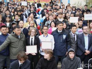 В День знаний лучшим студентам Якутского колледжа связи и энергетики вручили именные стипендии