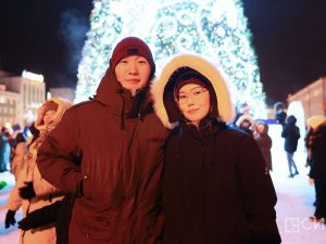 Фоторепортаж: зажжение новой новогодней ёлки в Якутске