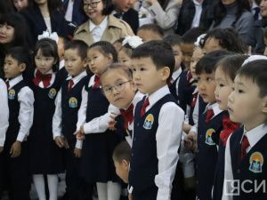 Торжественную линейку провели в Якутской городской национальной гимназии