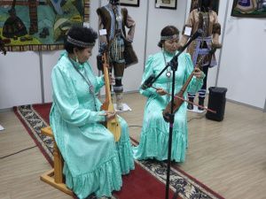 В Якутске открылась юбилейная выставка творческого объединения «Сөргүтүү»