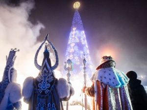 В Якутске зажглась новогодняя елка. До Нового года осталось 30 дней