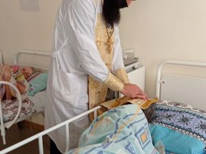 Социальный отдел Якутской епархии продолжает окормлять паллиативное отделение города