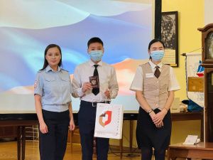 В Якутске юным горожанам торжественно вручили паспорта ко Дню Конституции РФ