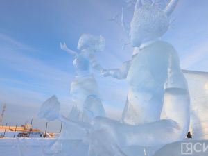 Искусство из снега и льда: зимние скульпторы соревнуются в Якутске за звание лучшего
