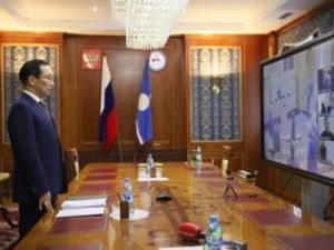 Айсен Николаев принимает участие в работе пленарного заседания Ил Тумэна