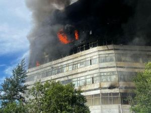 Восемь человек погибли во время пожара в НИИ во Фрязине