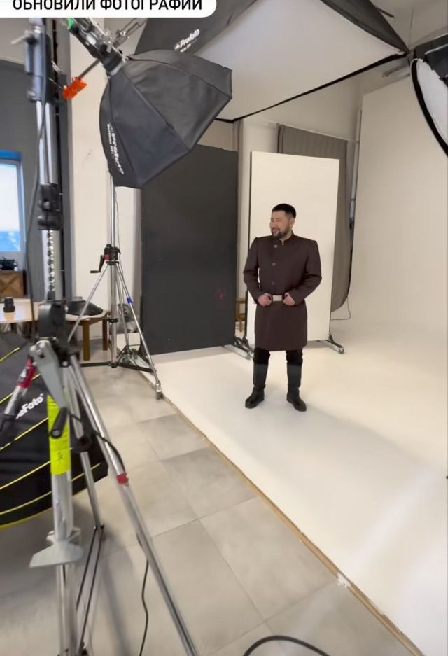 Мэр Якутска устроил фотосессию в национальном костюме