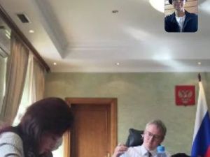 "Приняла решение, как только стало известно о возможном источнике в семейном кругу", - министр экономики Майя Данилова