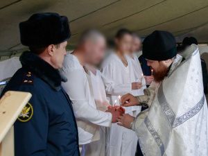 В Якутии осужденные окунулись в Крещенские купели