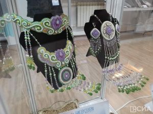 Изделия 100 мастериц из семи регионов России представлены на выставке «Бисер Севера» в Якутске