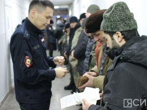 В Якутске проводят массовые проверки мигрантов