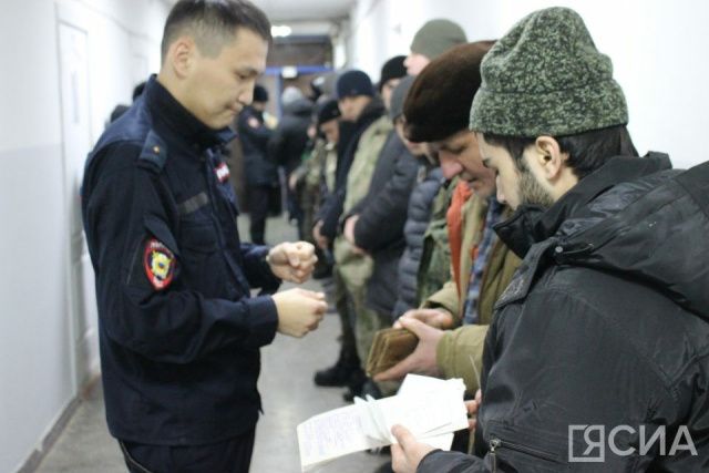 В Якутске проводят массовые проверки мигрантов
