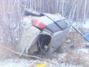На Намцырском тракте перевернулась машина, водитель погиб