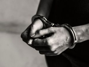 В Оймяконском районе мужчина за ночь обокрал два дачных дома