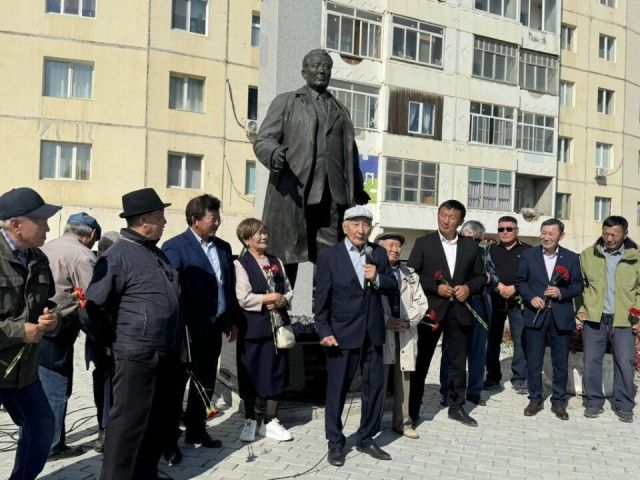 Противоречивый юбилей героя алмазной эпохи и жертвы партийной ротации