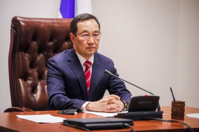 Айсен Николаев провёл расширенное планёрное заседание с членами правительства