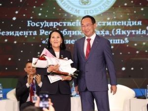 В Якутске вручили стипендию первого президента Михаила Николаева «Знанием победишь»