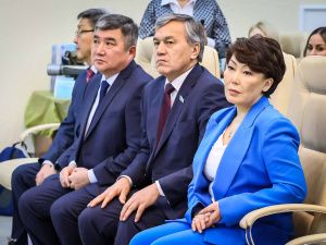 Кирилл Бычков поздравил с 15-летием Росреестра