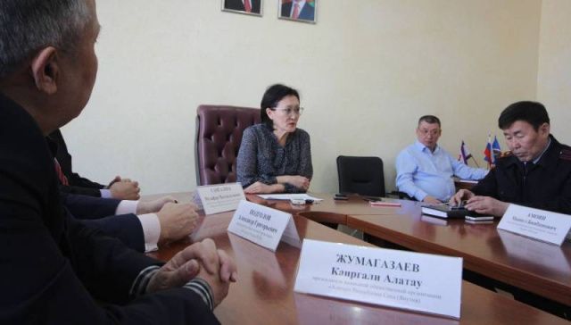 «Сфера межнациональных отношений — дело тонкое». Сардана Авксентьева встретилась с национальными общинами