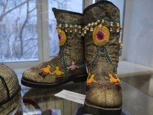 В Якутске открылась юбилейная выставка творческого объединения «Сөргүтүү»