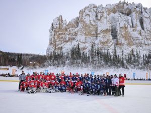 Зрелищной ничьей завершился матч звёзд мирового хоккея с якутской командой у Ленских столбов