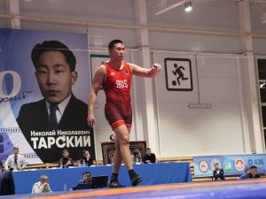 Фоторепортаж. Главные схватки чемпионата Якутии по вольной борьбе
