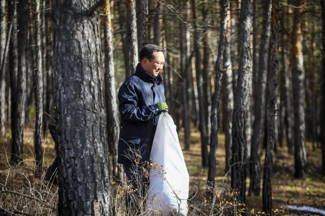 Айсен Николаев: «До наступления зимы необходимо убрать мусор в Якутске»