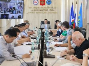 Айсен Николаев потребовал запустить механизм отпуска топлива сельхозпроизводителям в течение суток