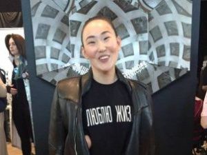 «Люблю жизнь». Анастасия Диодорова прошла по подиуму Mercedes-Benz Fashion Week