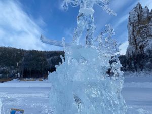 Подножие Ленских столбов украсили ледовые скульптуры, посвященные играм «Дети Азии»