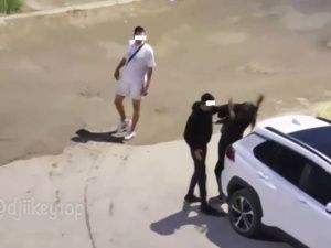 В Якутске молодой человек побил девушку, которая пыталась остановить драку