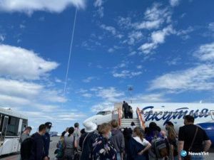 Пассажирский самолет получил повреждения фюзеляжа при посадке в Якутске. Авиакомпания заявила о задержке пяти рейсов