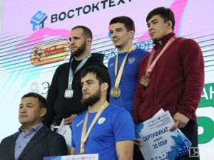 Красноярская школа борьбы оказалась лучшей на турнире Александра Крылова в Якутске
