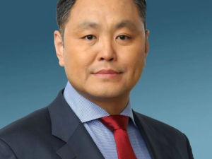 Поздравление Председателя Якутской городской Думы Альберта Семенова с Днем пожилых людей