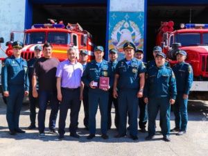 Пожарному из Якутска вручили благодарность за спасение человека