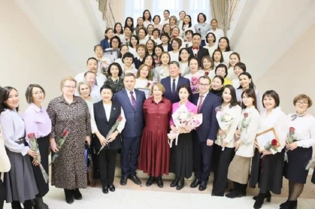 «Семейной доблести» удостоены свыше 300 пар республики 