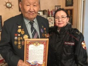 В Якутске поздравили ветерана тыла с 90-летним юбилеем