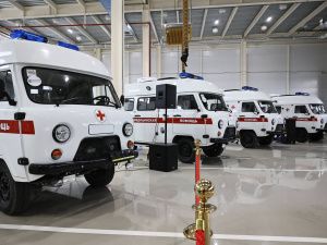 Новые «арктические» машины скорой помощи передали медикам районов Якутии