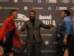 Бойцы турнира Eagles FC кубка главы Якутии встретились лицом к лицу перед поединками