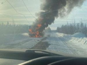 В Якутии вспыхнул грузовик на трассе